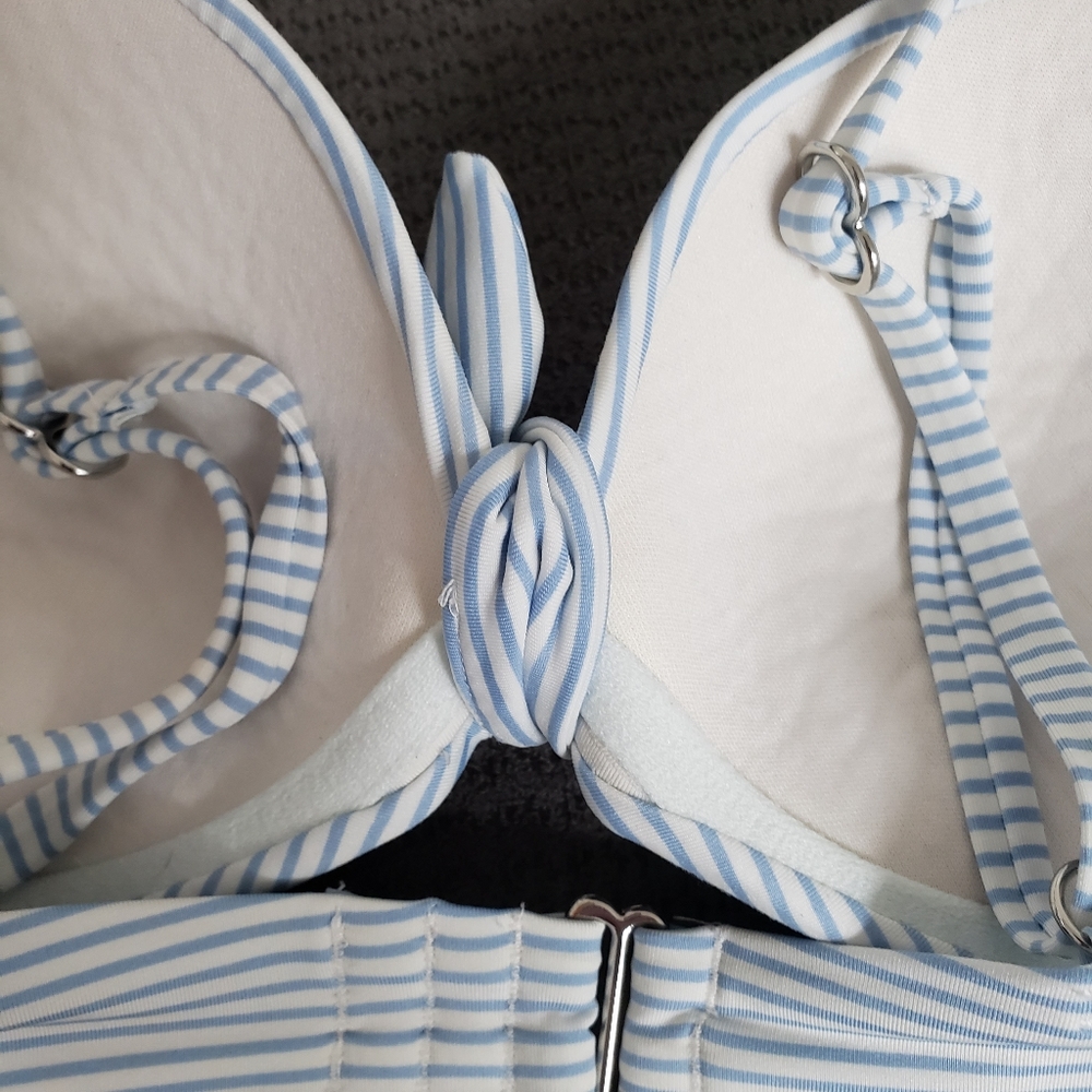 Bikini - Picture 4 of 5